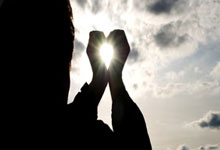 雷速直播- 西亚卡姆重返赛场，刷新纪录首场状态出色，日本队观众沸腾！赛场气氛高涨